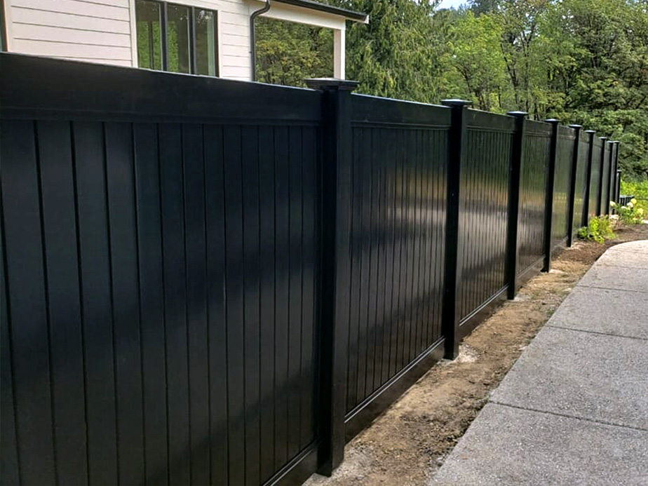 Bothell Washington vinyl privacy fencing